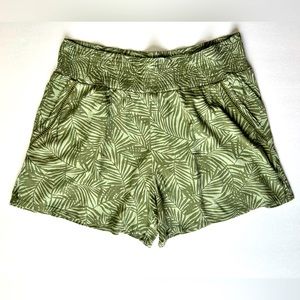 Three Dots Pull-on Shorts Green Palm Leaf Print SZ XL